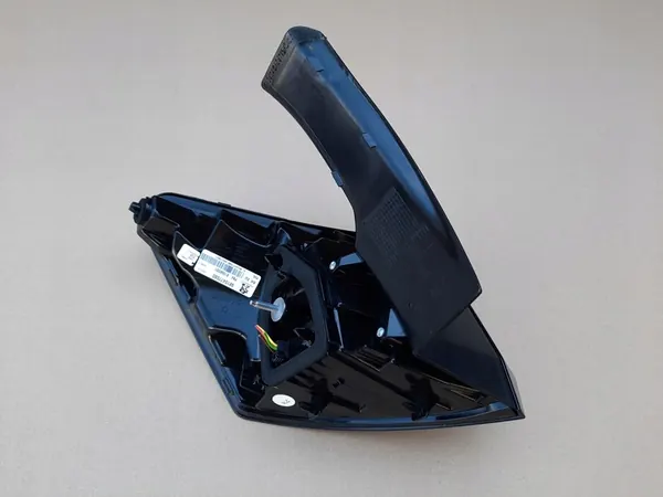 Luz Trasera Derecha Peugeot 3008 II 2016-2020 OEM image 2