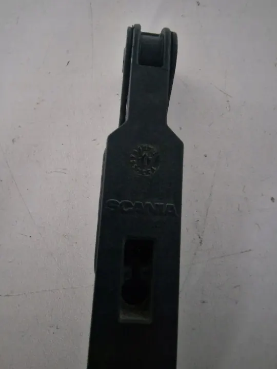 Poignée de Capot Scania R OEM 1767631 - Occasion image 3