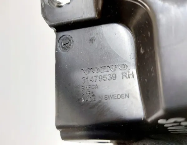 Volvo XC40 Cache Charnière Capot Droit OEM 31479539 image 4