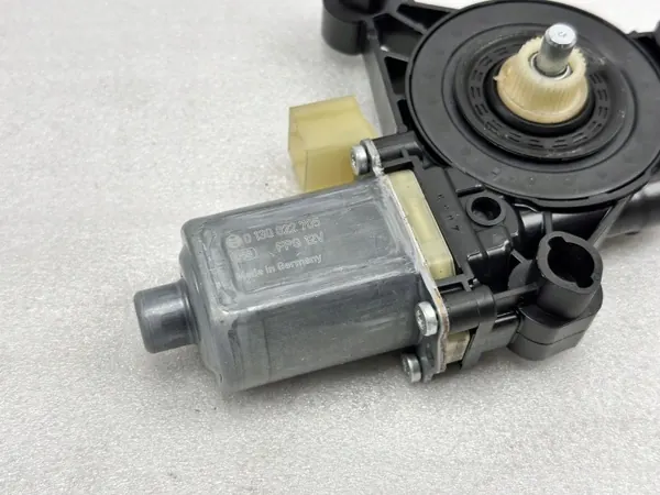 Régulateur de vitre avant Audi A1 2022 OEM 8W0959801 image 3