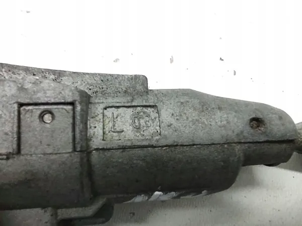 OEM 1K8837167 Dörrlåsfläpp Infällning Vänster VW Scirocco image 4