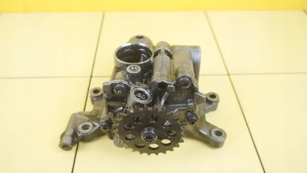 Bomba de aceite OEM D5204T3 para Volvo V60 S60 XC70 2.0 D3 D4 image 4