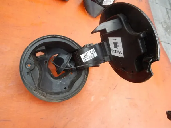 Polttoainekansi OEM Klapka wlewu paliwa CLIO 4 lift image 9