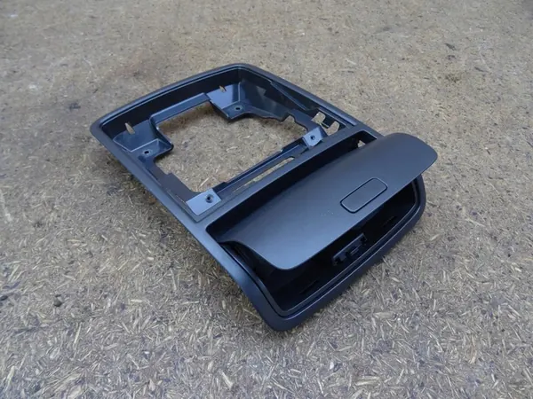 GOLF V VI SCIROCCO PASSAT Säilytysvalo 1K0867489D image 2