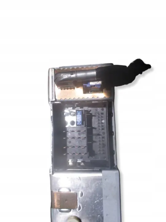 Painel Rádio CD/DVD BMW OEM 8820328 - Usado image 3