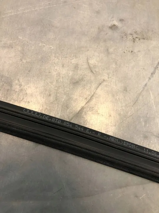OEM 8T0853346B Oikea Kylkikilpi Audi A5 8T image 4