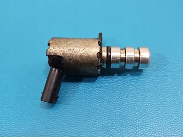 Oliedrukregelklep OEM 06K115243L - Gebruikt image 3