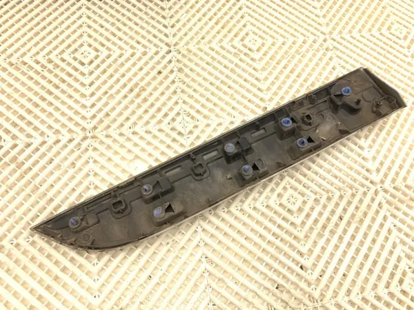 OEM 828767927R Linker Achterdeurlijst Renault Megane III image 3