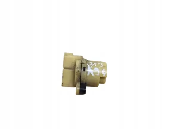 Cube stationnaire Mazda MX-3 91-98 OEM rteko {L40 image 2