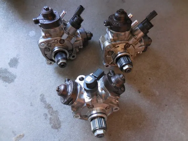 Pompe à carburant Audi 3.0 TDI 059130755CG image 1