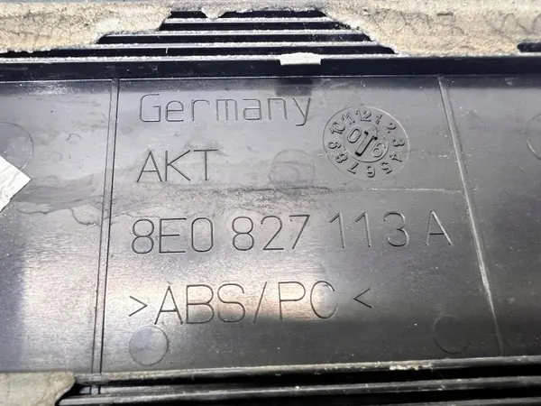 Cadre Plaque Immatriculation Audi A3/A4 OEM 8E0827113 image 4