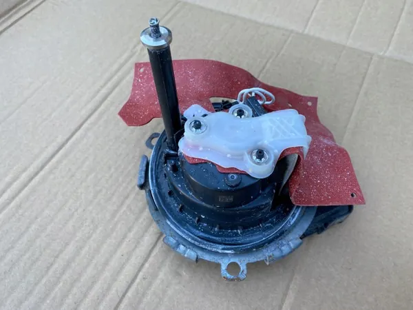 AdBlue-Pumpenmodul OEM 204620353R für Renault Master image 2