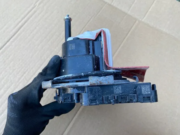 AdBlue-Pumpenmodul OEM 204620353R für Renault Master image 6