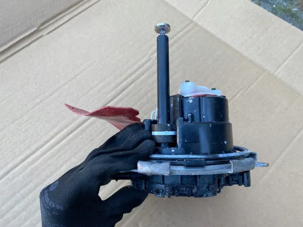 AdBlue-Pumpenmodul OEM 204620353R für Renault Master image 7