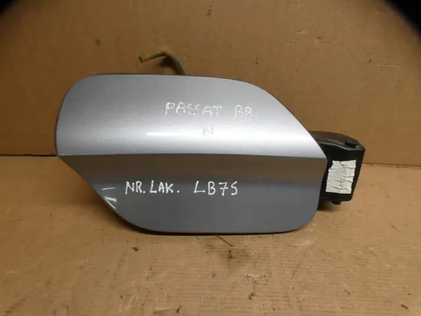 VW Passat B8 Limousine Tankklappe OEM - Gebraucht image 2