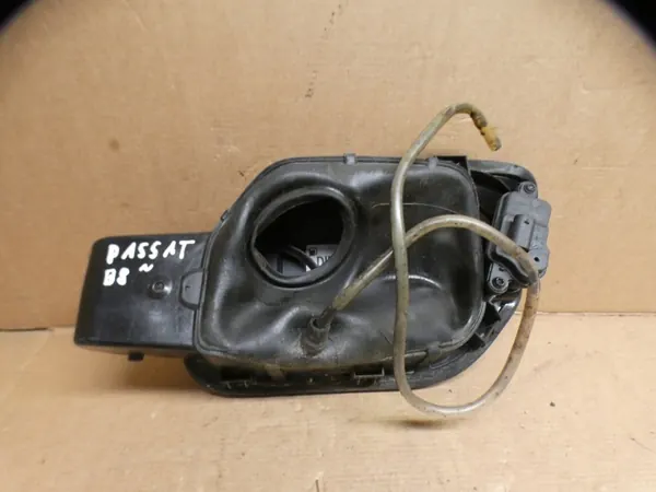 VW Passat B8 Limousine Tankklappe OEM - Gebraucht image 3