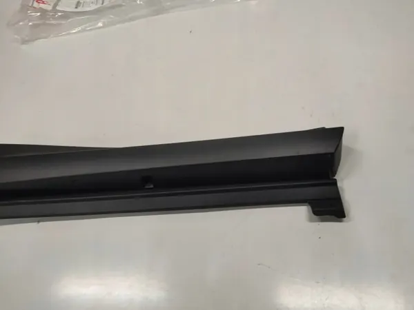 OEM 75077-78020 Oikea Takaoven Lista Lexus NX II:lle image 3