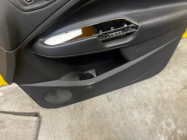 OEM GJ54-S23942-CG Framre Höger Dörrklädsel Ford Escape image 3