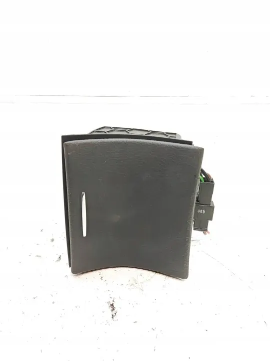 Prise 12V Arrière Mercedes-Benz S W221 OEM A2218200009 image 2