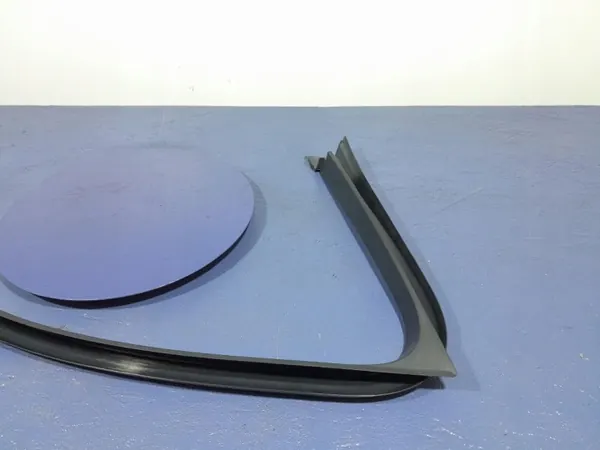 Cubierta junta puerta Audi Q7 II delantera derecha OEM 4M0867588 image 4