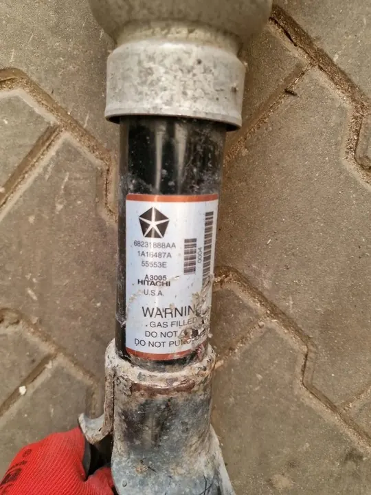 Fram höger stötdämpare JEEP GRAND CHEROKEE WK2 68231884AA image 2