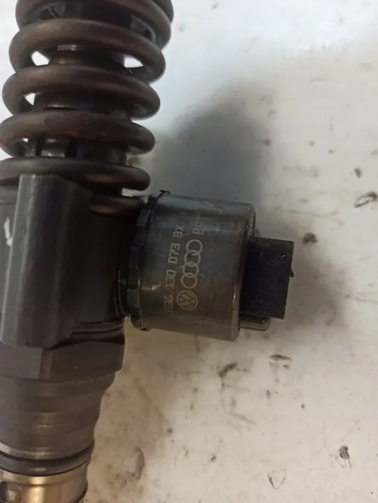 Injetor AUDI A3 8P 2.0 TDI 03G130073BX image 2