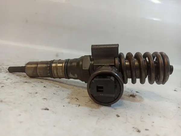 Injetor AUDI A3 8P 2.0 TDI 03G130073BX image 4