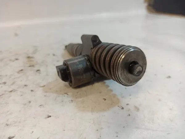 Injetor AUDI A3 8P 2.0 TDI 03G130073BX image 6