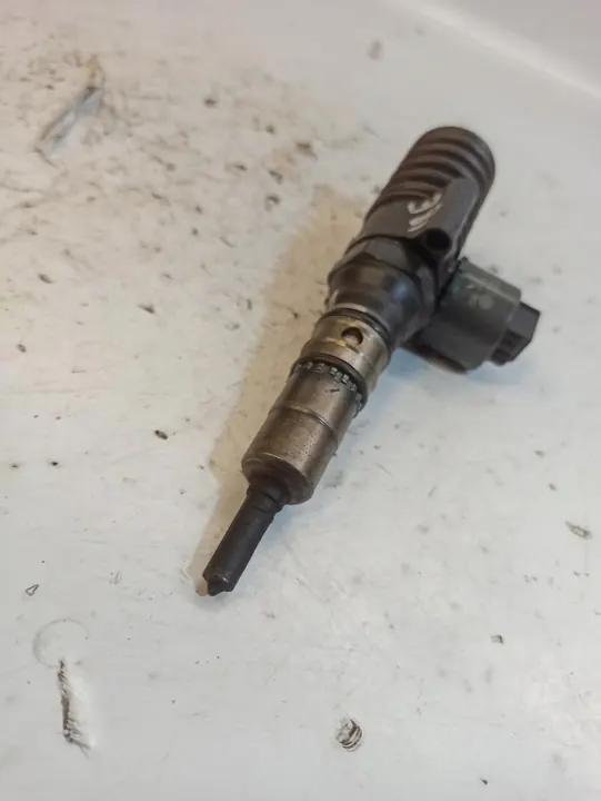 Injetor AUDI A3 8P 2.0 TDI 03G130073BX image 9