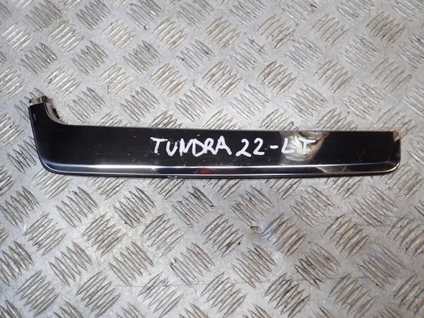 OEM 75708-0C010 Moldura Puerta Trasera Izq Toyota image 2
