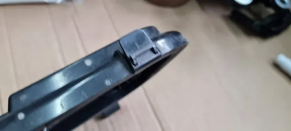 Audi A6 C6 Höger Framlyktlock OEM 4F0941158 image 8