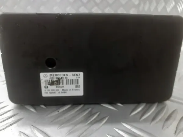 Bomba de cierre central OEM 2038000048 para Mercedes W203 image 2