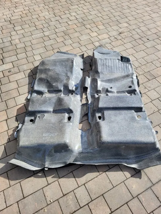 Alfombrilla Renault Kadjar OEM 749024822R - Usada image 6