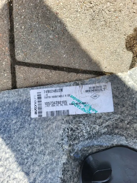 Alfombrilla Renault Kadjar OEM 749024822R - Usada image 8
