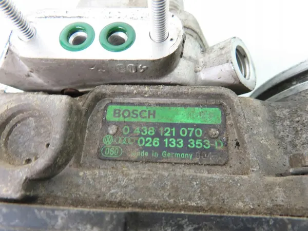 Audi Coupe 1993 Fuel Distributor OEM image 3