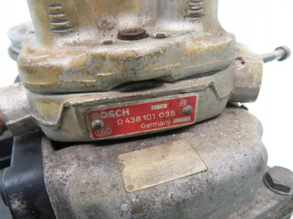 Audi Coupe 1993 Fuel Distributor OEM image 4