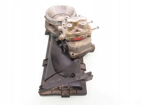 Audi Coupe 1993 Fuel Distributor OEM image 5