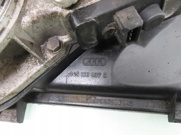 Audi Coupe 1993 Fuel Distributor OEM image 7