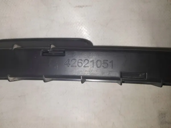Guide de vitre gauche OEM 42621051 pour Chevrolet Trax image 6