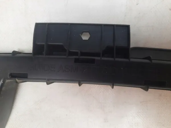 Guide de vitre gauche OEM 42621051 pour Chevrolet Trax image 7