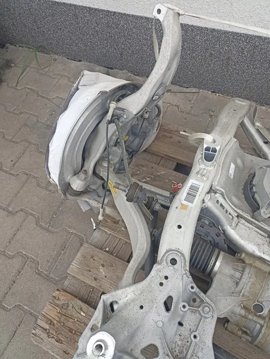 Mozzo di sterzo anteriore sinistro con bracci di controllo BMW 6 GT G32 OEM image 5