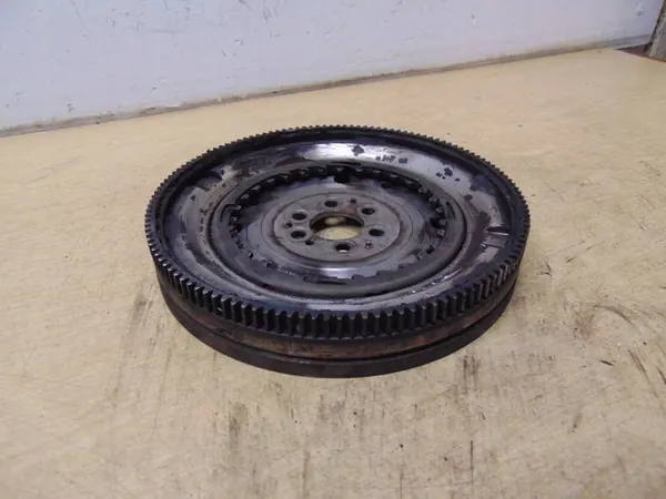 Volante DSG VW Touran 2010- 1.6 TDI image 3