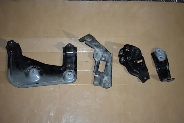 Vänster stänkskärmsfäste OEM 7451725 för BMW G05 G06 G07 image 2