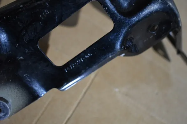 Vänster stänkskärmsfäste OEM 7451725 för BMW G05 G06 G07 image 4