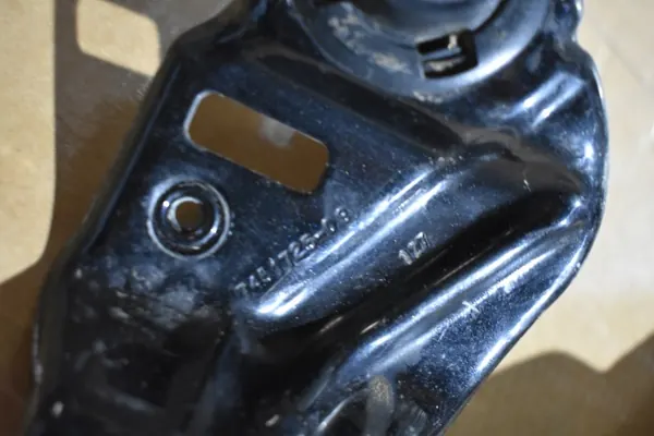 Vänster stänkskärmsfäste OEM 7451725 för BMW G05 G06 G07 image 5