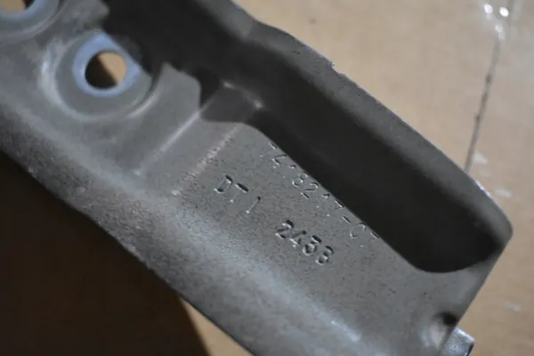 Vänster stänkskärmsfäste OEM 7451725 för BMW G05 G06 G07 image 6
