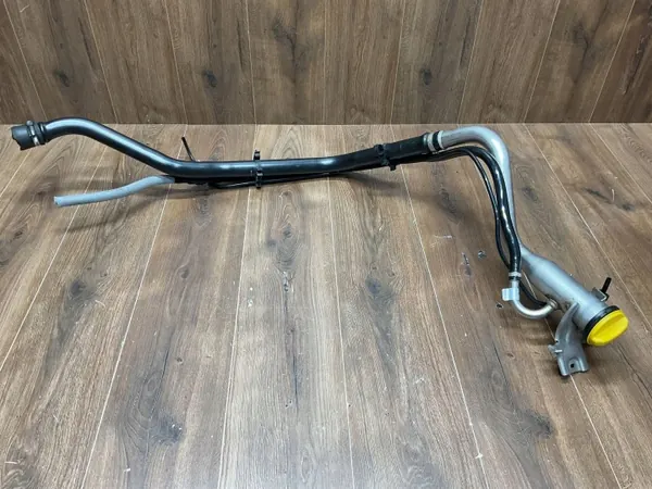Entrée carburant Land Rover Discovery 4 OEM GH229034AD image 2