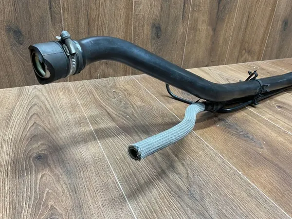 Entrée carburant Land Rover Discovery 4 OEM GH229034AD image 3