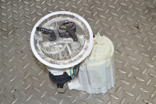 Brandstofpomp Audi A4 S4 B8 8K 2008 image 3