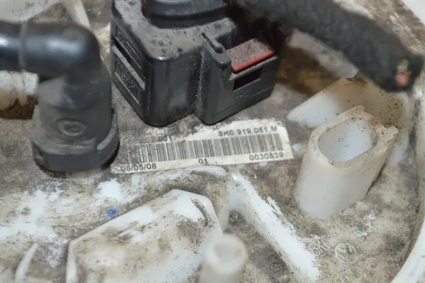 Brandstofpomp Audi A4 S4 B8 8K 2008 image 4